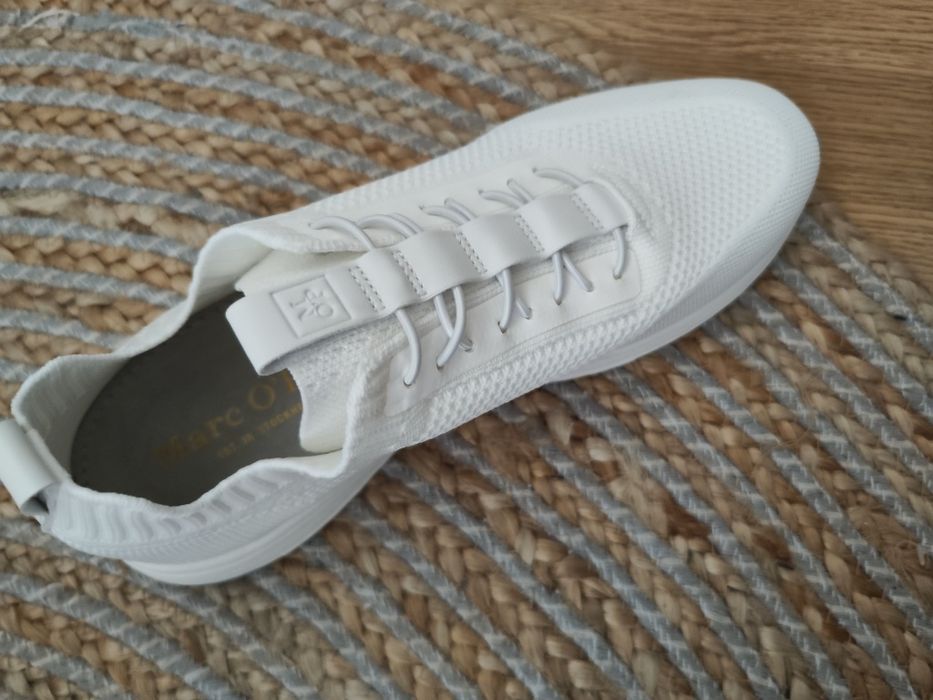 Продавам чисто нови маратонки