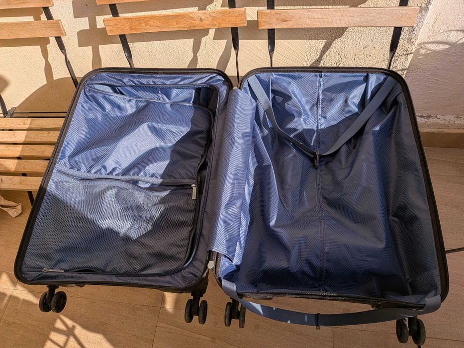 American Tourister твърд куфар с 4 колела и TSA заключване (60 см на 40 см на 25 см)