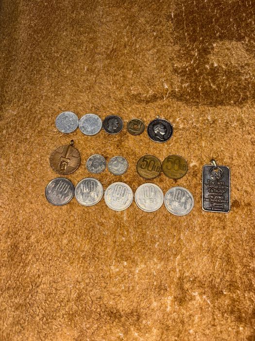 Monede vechi , caini