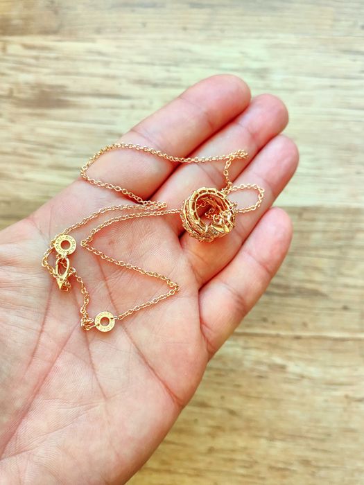 Колие в розов цвят - Bulgari serpentine с циркониеви камъни