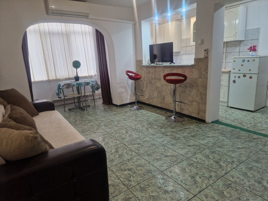 Proprietar, închiriez apartament 2 camere centru