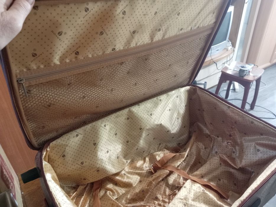 Продам чемодан туриста