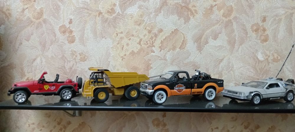 Гоночная трасса и машинки