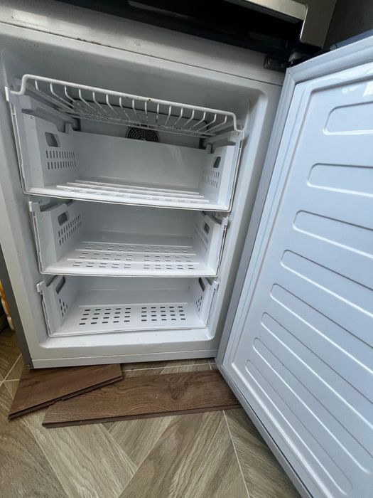 Холодильник, в не рабочем состояний