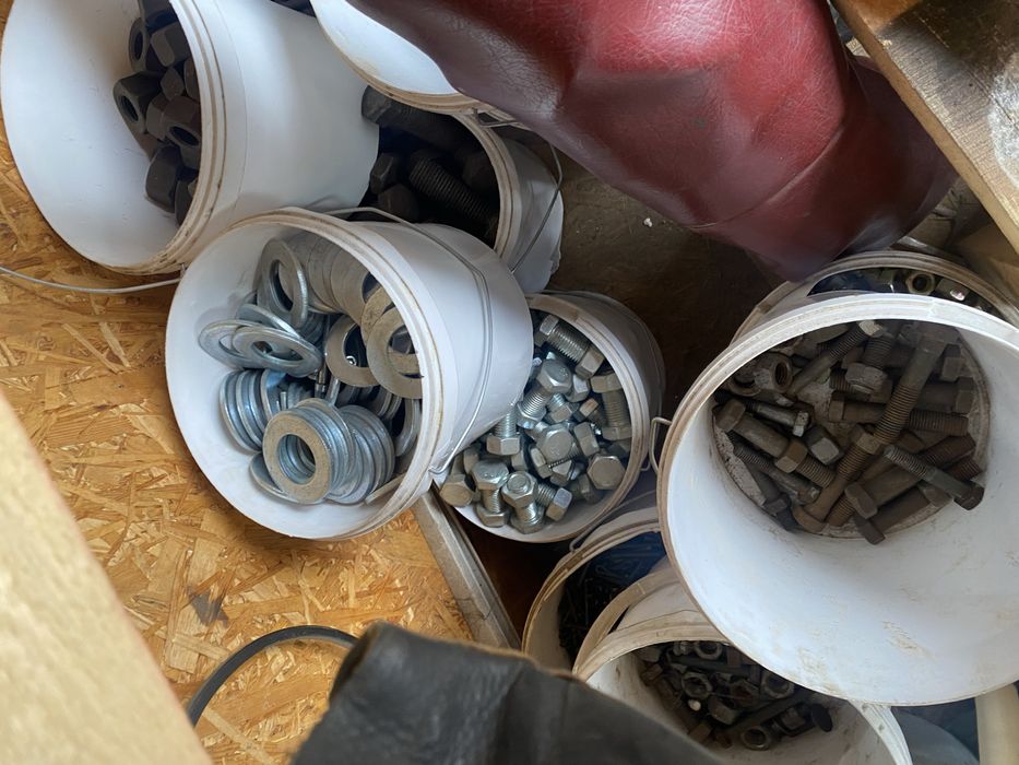 Болты гайки и прочее