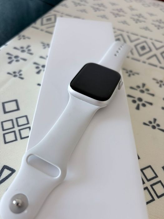 Продам часы Apple