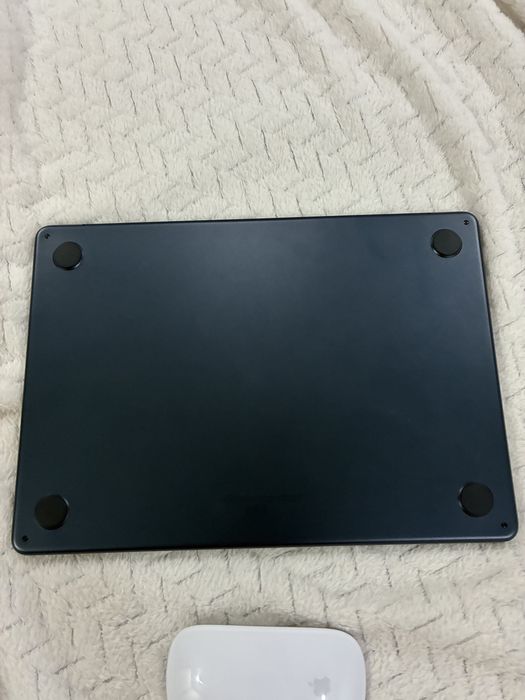 Vand urgent MacBook Air M3 – Nou, Intact