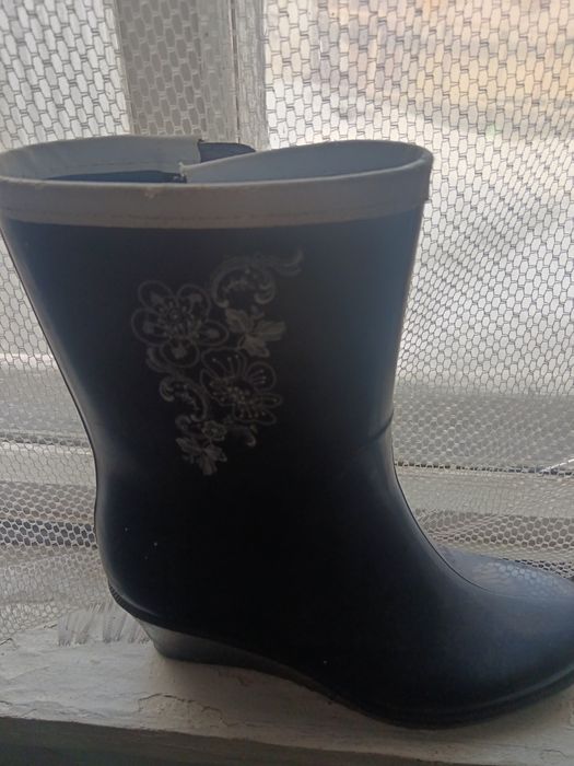 Продам резиновые сапоги