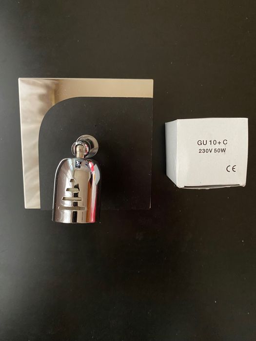 Продавам стенна лампа не използвана