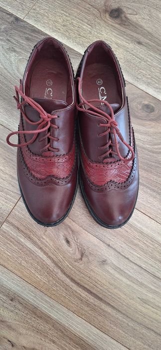 Дамски обувки червени