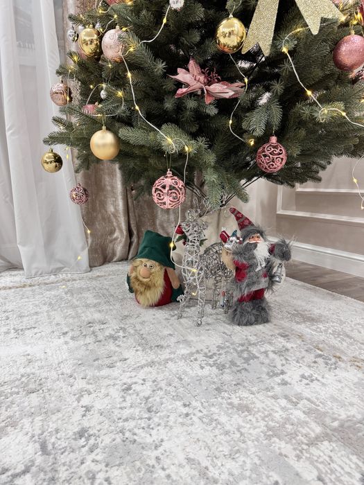 Елка с игрушками