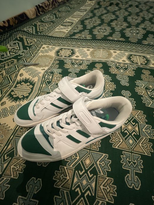 Кроссы adidas 42 размера