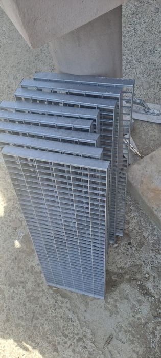 Trepte metalice zincate 83x22