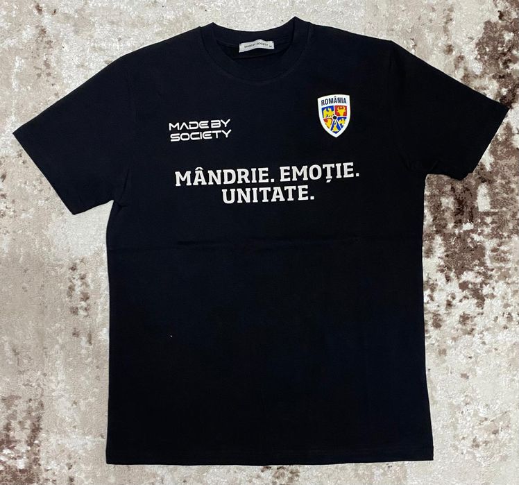 Vând compleu nou de calitate pentru bărbați Made by Society