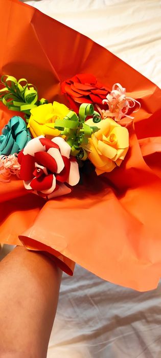 Flori de hârtie lucrate manual