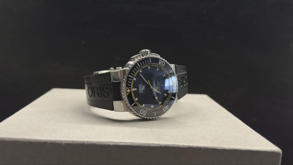 Oris Aquis Date  43mm