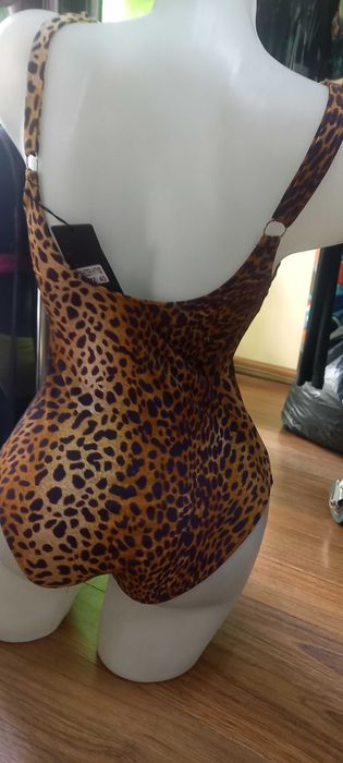 Цял бански с мека чашка