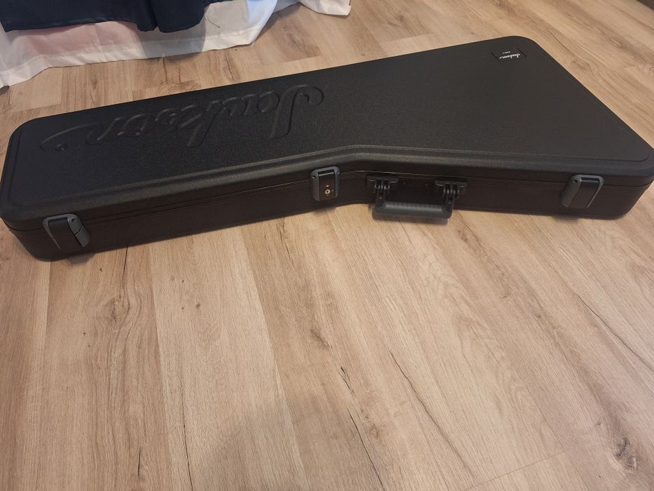 Куфар на Jackson за King V китари!