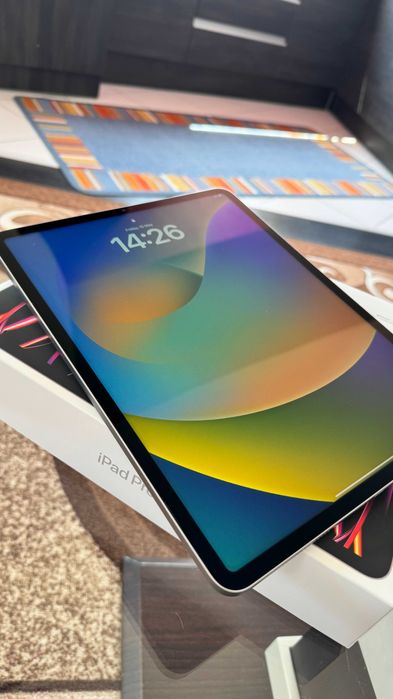 iPad Pro 12.9-inch (6th Generation) Wi-Fi + Apple Pencil 2