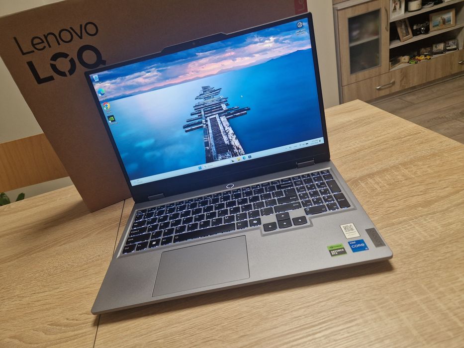 Геймърски лаптоп Lenovo LOQ 15IAX9