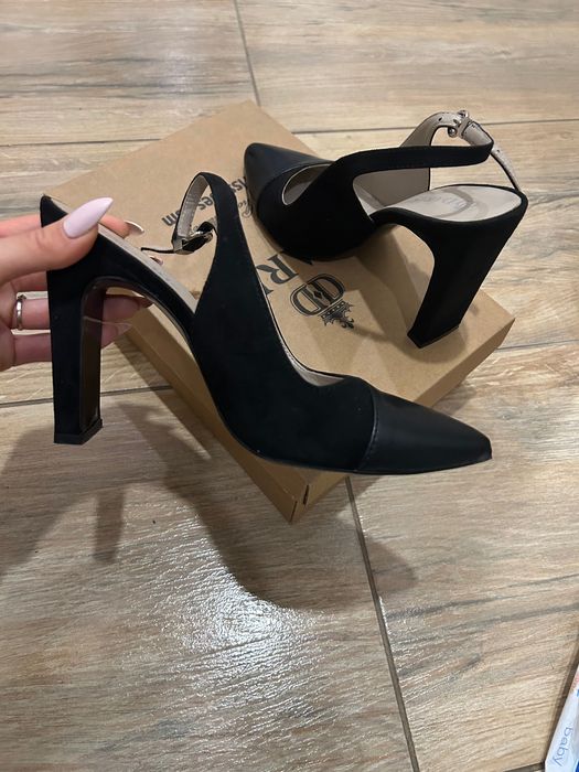 Елегантни обувки на висок ток daris