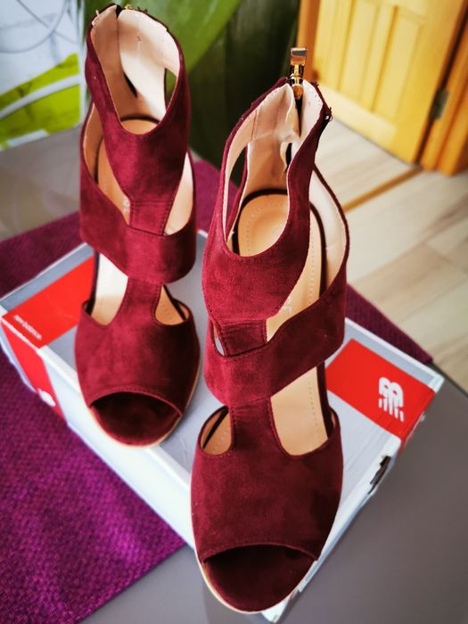 sandale decupate reserved