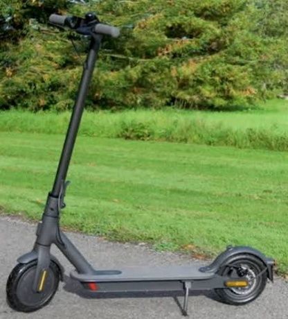 Trotineta electrica xiaomi essential 2025 in stare perfecta