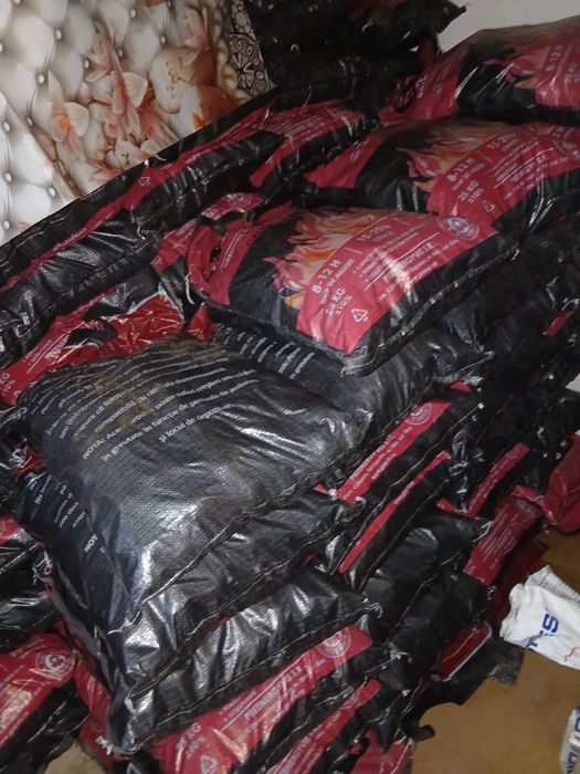 Vand brichete carbuni