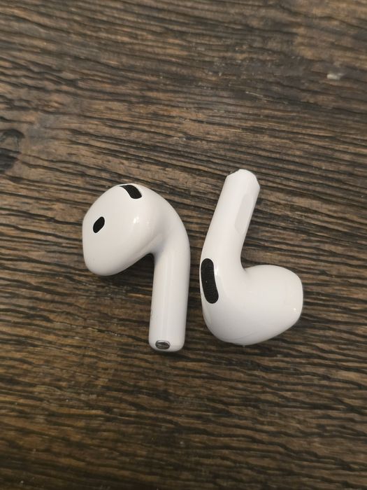 Căști Airpods 4 (fără noise cancelation)