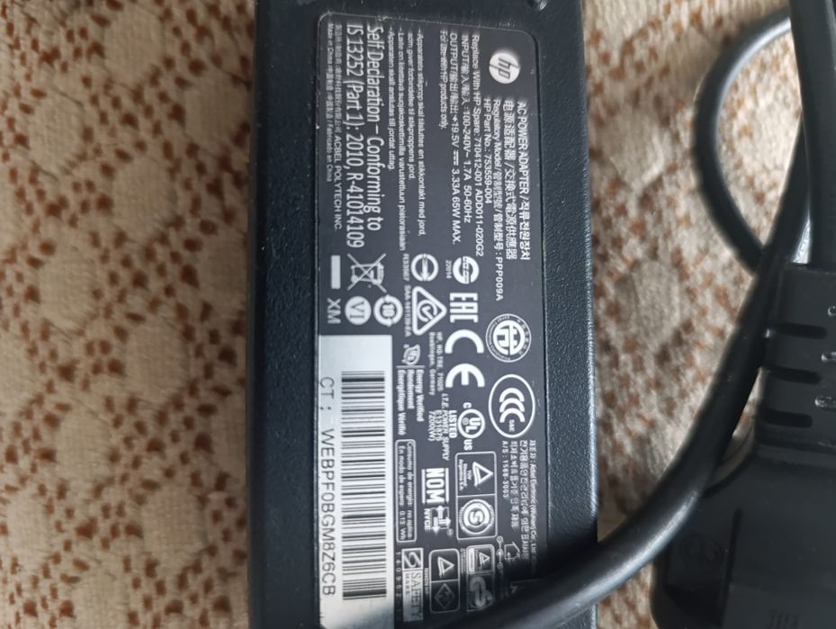 Зарядки на ноутбуки разные