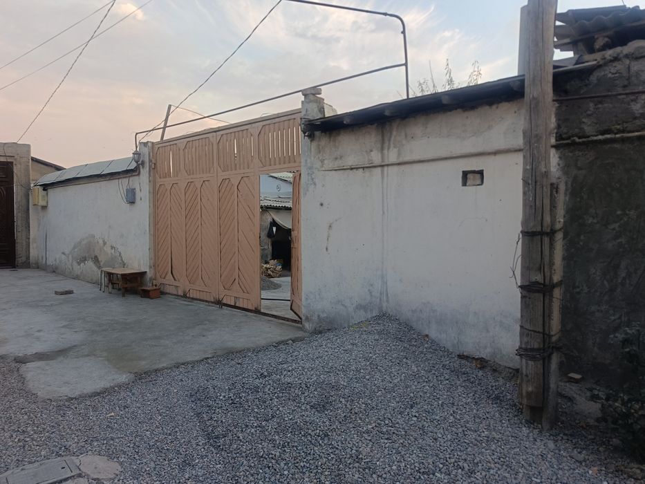 Dormon savxoz 5da3.92 7hona uy sotiladi