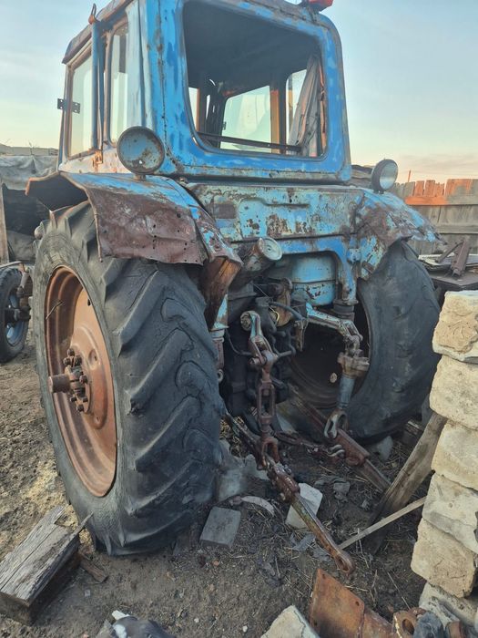 Трактор МТЗ 80 .