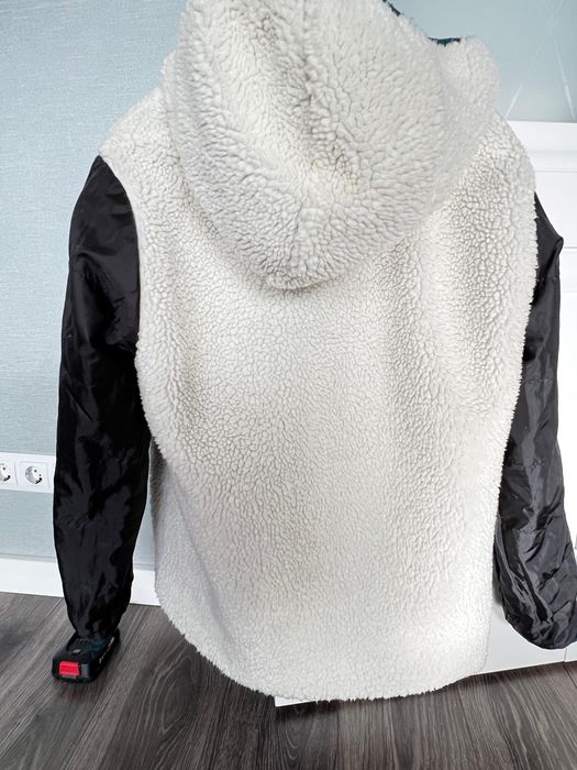 Продам недорого куртку VANS весна-осень .