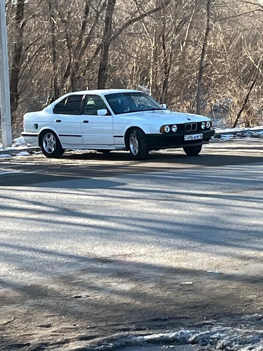 Продам машину бмв 5