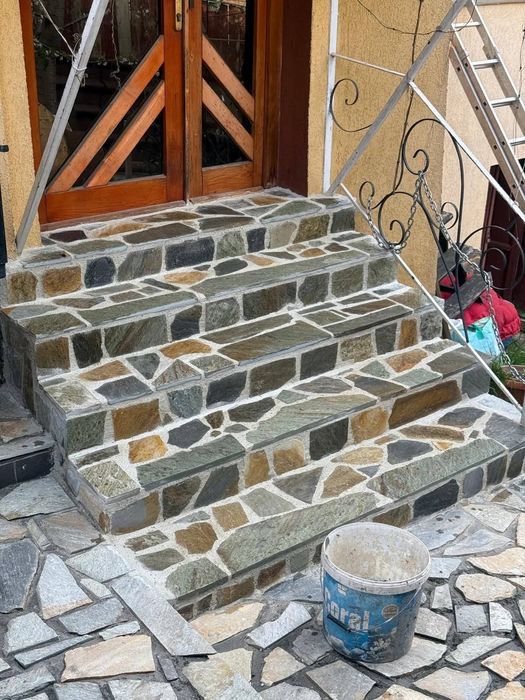 Vand si montez Piatră Naturală de Grecia  pret 60 lei m2 fără montaj.