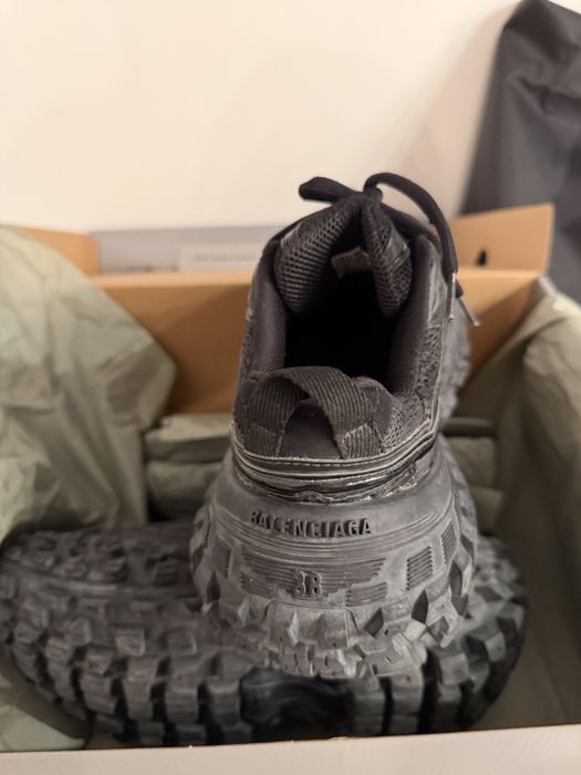 Balenciaga defender