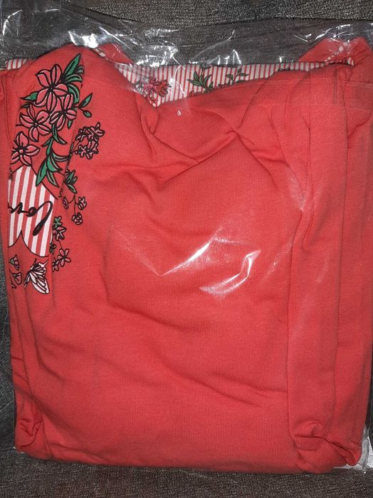 Pijama noua rosie sigilată superbă marima L