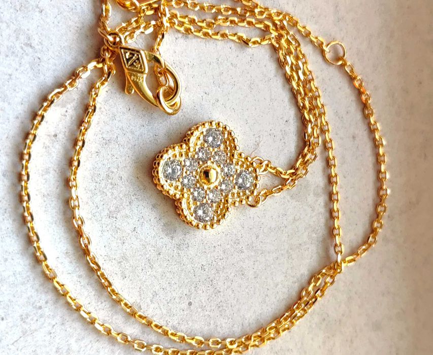 Дамско колие с детелина в розово злато на Van Cleef & Arpels VCA