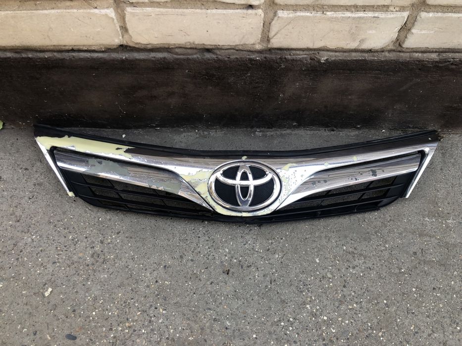 Решетка  радиатора на Камри 50 США