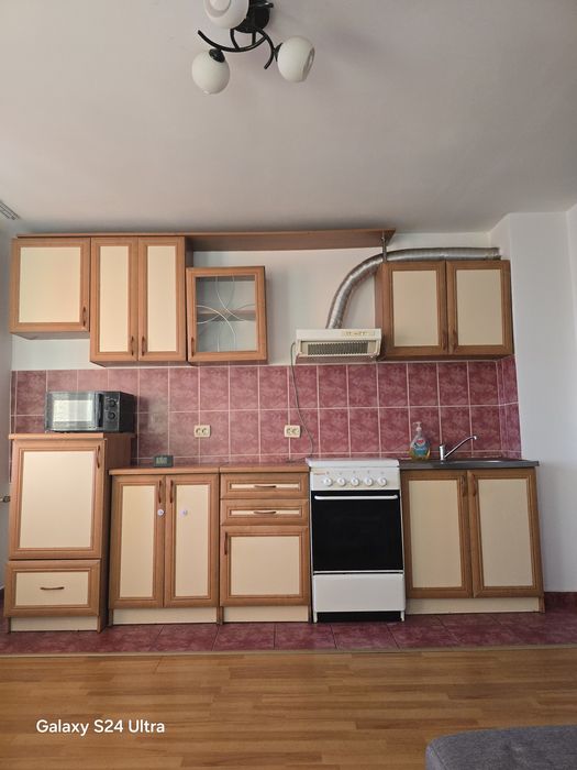 Mobila de bucatarie cu aragaz,hota,ghiuveta incluse