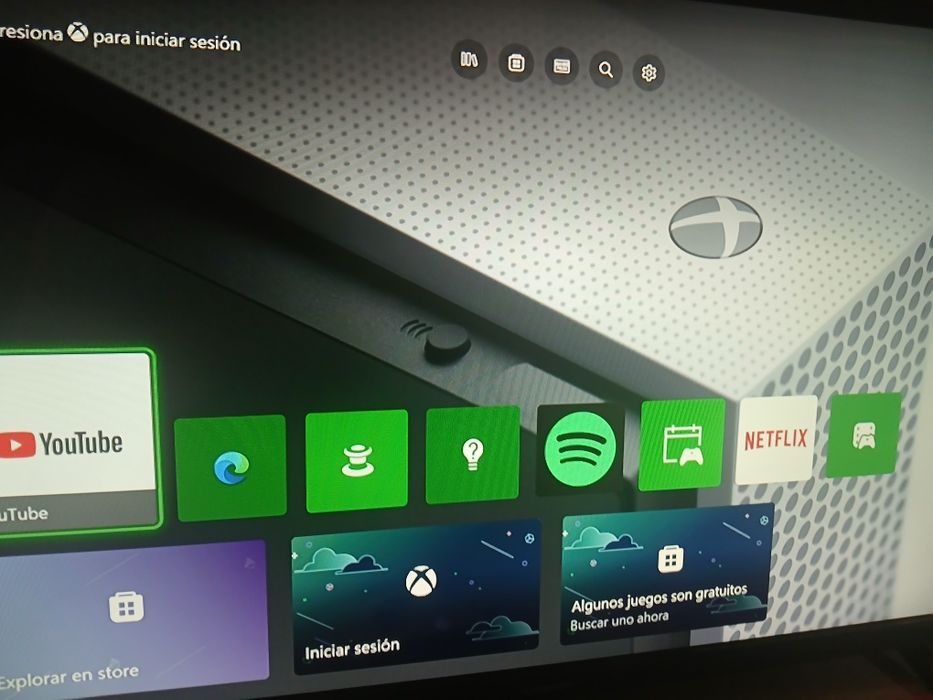 Vând xbox one cu jocuri