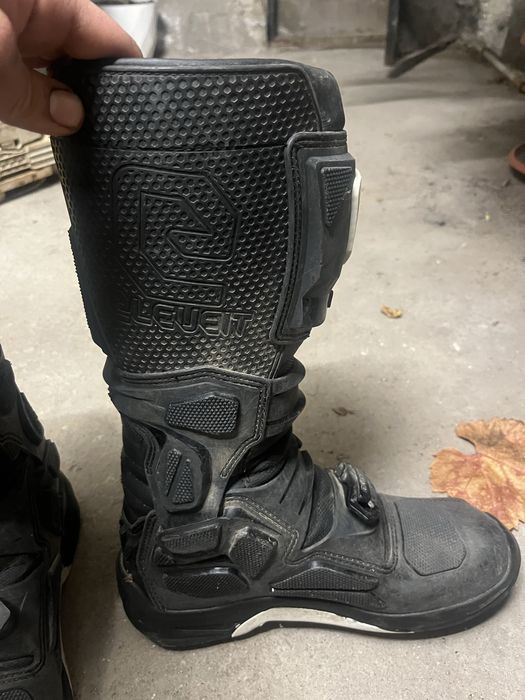 Продавам бутуши X-PRIVILEGE BLACK за кросов мотор в отлично състояние