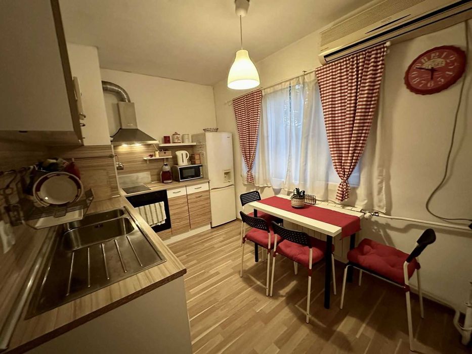 Двустаен апартамент под наем | Каменица 1 | До Малката базилика | 200€