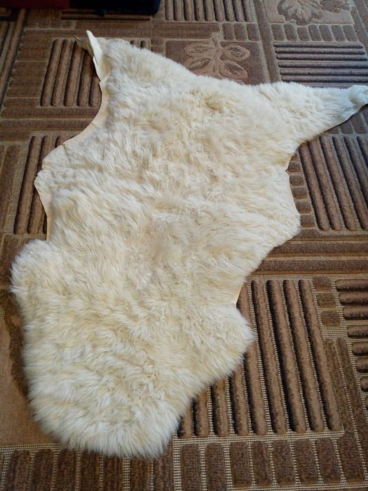 Килим от овча кожа 112-93/60см.