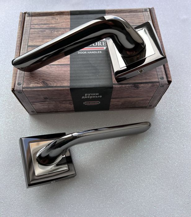 Комплект дверные ручки