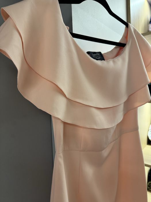 Персиковое платье