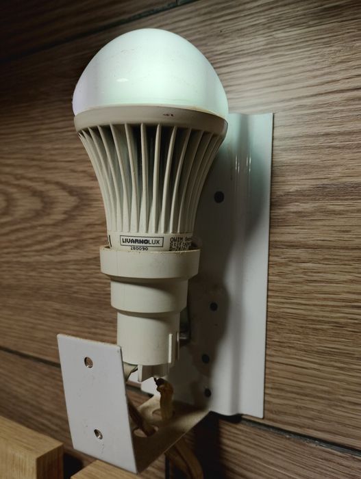 Стенен плафон с различни светлини