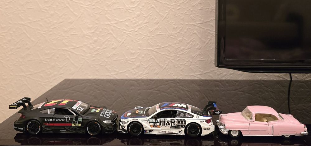 Продаются коллекционные машинки.