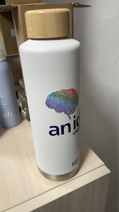 Новый Бутылка термос 0.6л