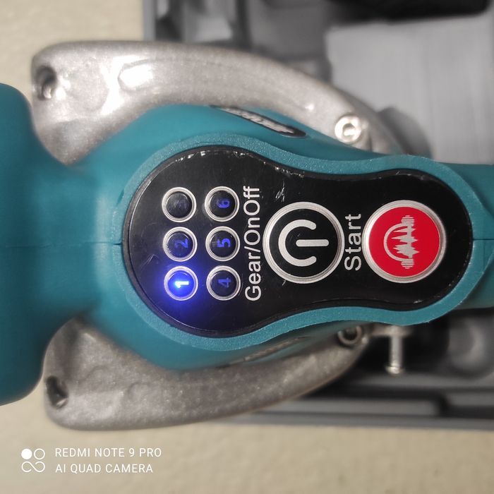 Ventuză vibranta pentru placi ,cu 2 acumulatori. 60kg